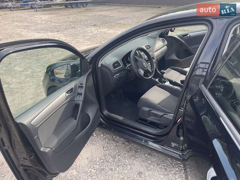 Хэтчбек Volkswagen Golf 2009 в Нововолынске