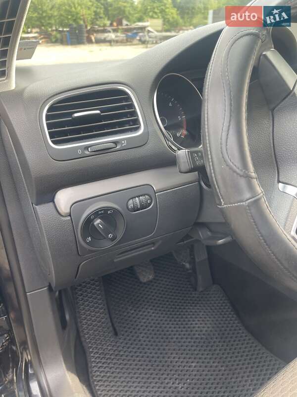 Хэтчбек Volkswagen Golf 2009 в Нововолынске