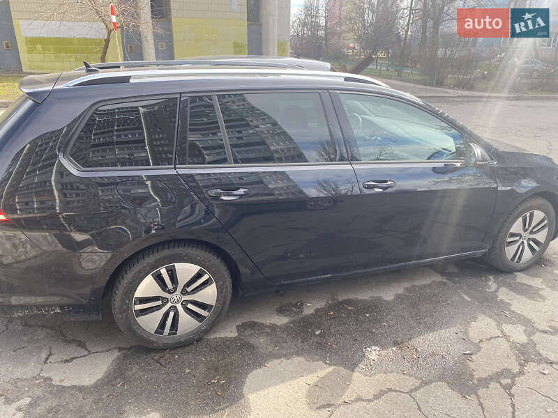 Универсал Volkswagen Golf 2014 в Киеве