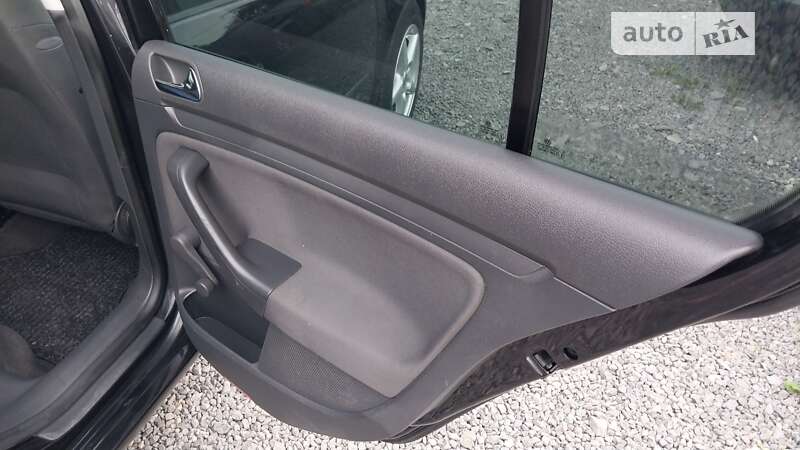 Хэтчбек Volkswagen Golf 2005 в Ходорове