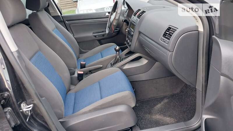 Хэтчбек Volkswagen Golf 2005 в Ходорове