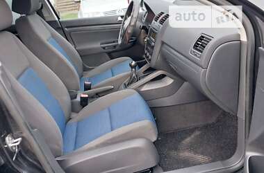 Хэтчбек Volkswagen Golf 2005 в Ходорове