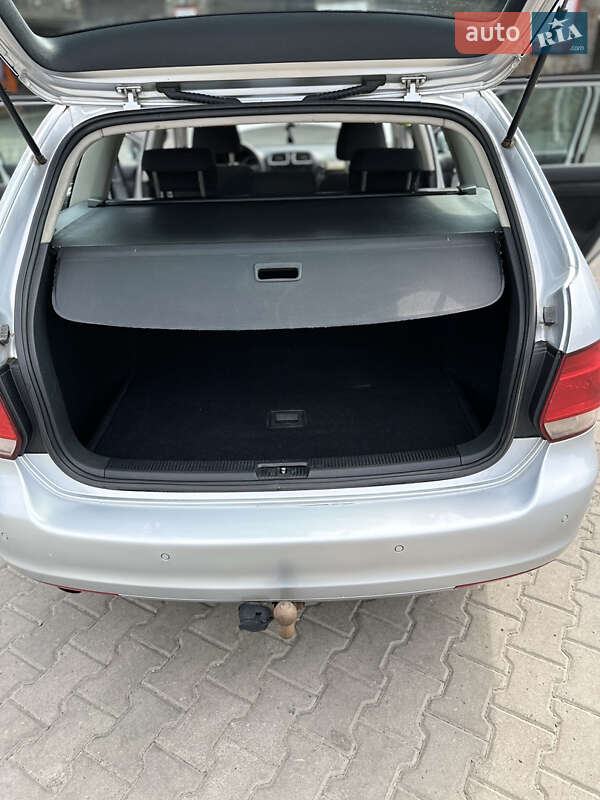 Универсал Volkswagen Golf 2010 в Луцке