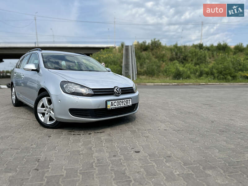 Универсал Volkswagen Golf 2010 в Луцке