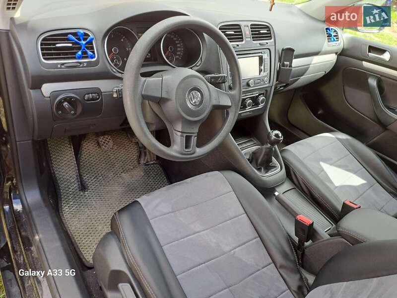Універсал Volkswagen Golf 2010 в Долині