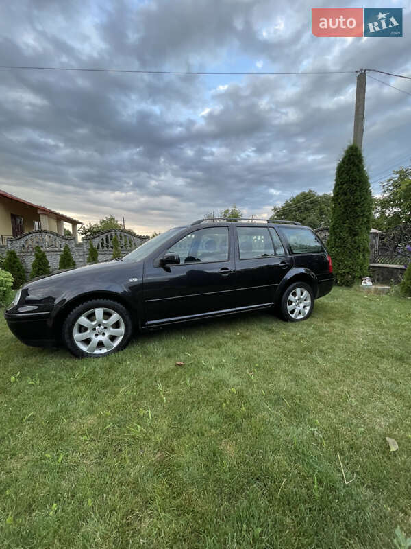 Универсал Volkswagen Golf 2004 в Черновцах