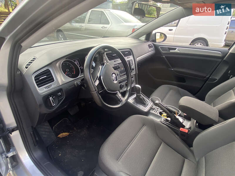 Универсал Volkswagen Golf 2017 в Фастове