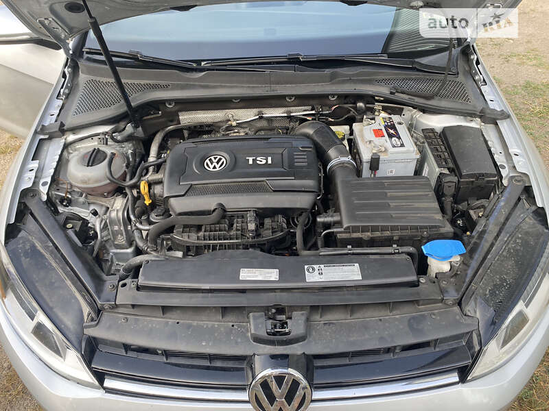 Универсал Volkswagen Golf 2017 в Фастове