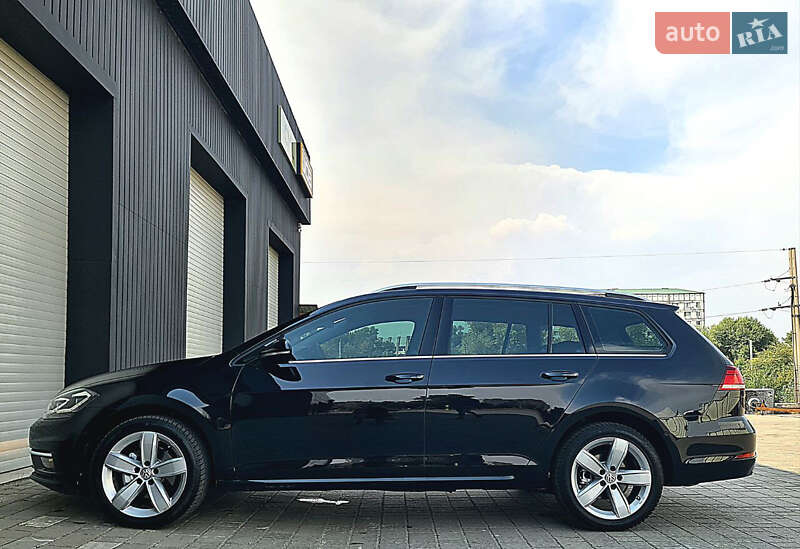 Універсал Volkswagen Golf 2020 в Запоріжжі