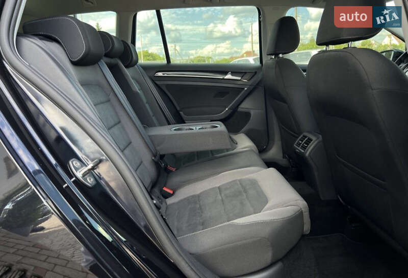 Універсал Volkswagen Golf 2020 в Запоріжжі