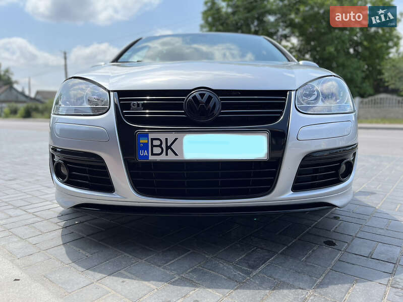 Хэтчбек Volkswagen Golf 2008 в Ровно