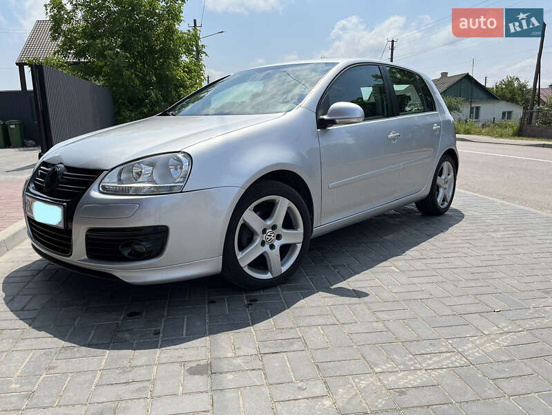 Хэтчбек Volkswagen Golf 2008 в Ровно