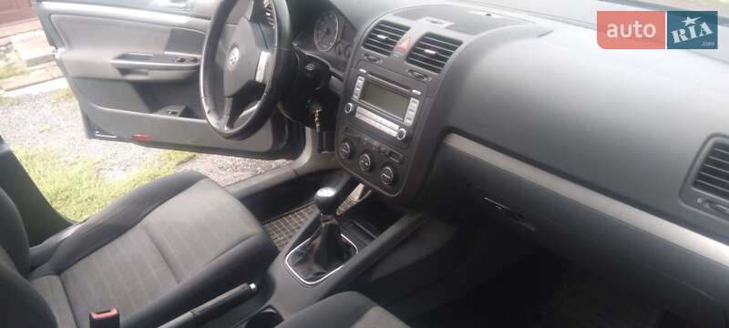 Хетчбек Volkswagen Golf 2006 в Чорткові