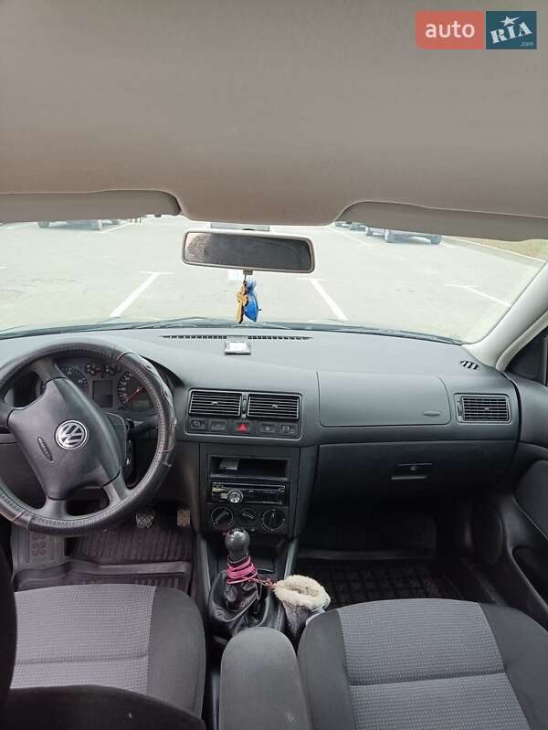 Хетчбек Volkswagen Golf 2002 в Старокостянтинові