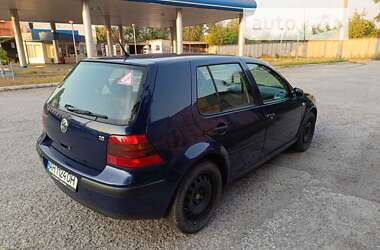 Хэтчбек Volkswagen Golf 2001 в Каменском