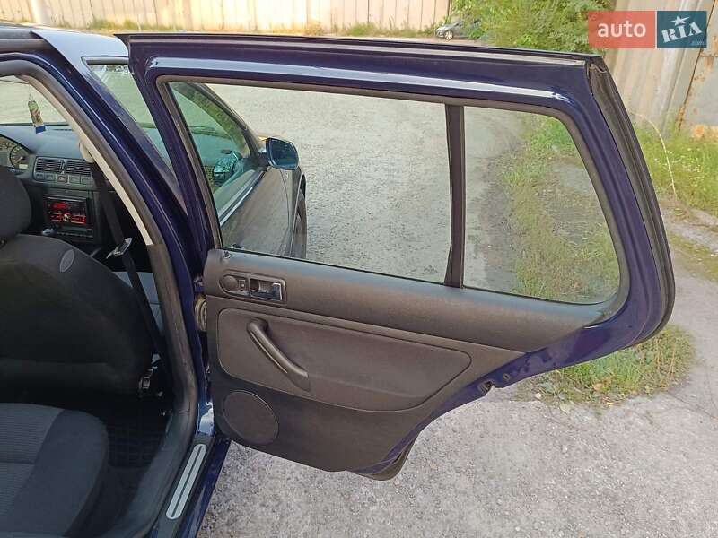 Хетчбек Volkswagen Golf 2001 в Кам'янському