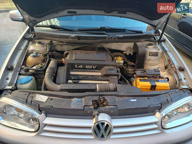 Хетчбек Volkswagen Golf 1998 в Чернігові
