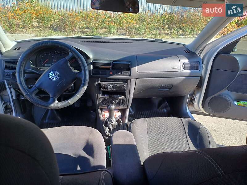 Хетчбек Volkswagen Golf 1998 в Чернігові