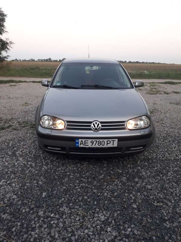 Хетчбек Volkswagen Golf 2002 в Дніпрі