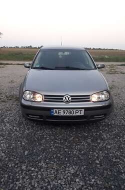 Хетчбек Volkswagen Golf 2002 в Дніпрі