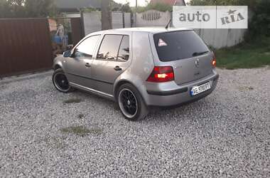 Хетчбек Volkswagen Golf 2002 в Дніпрі