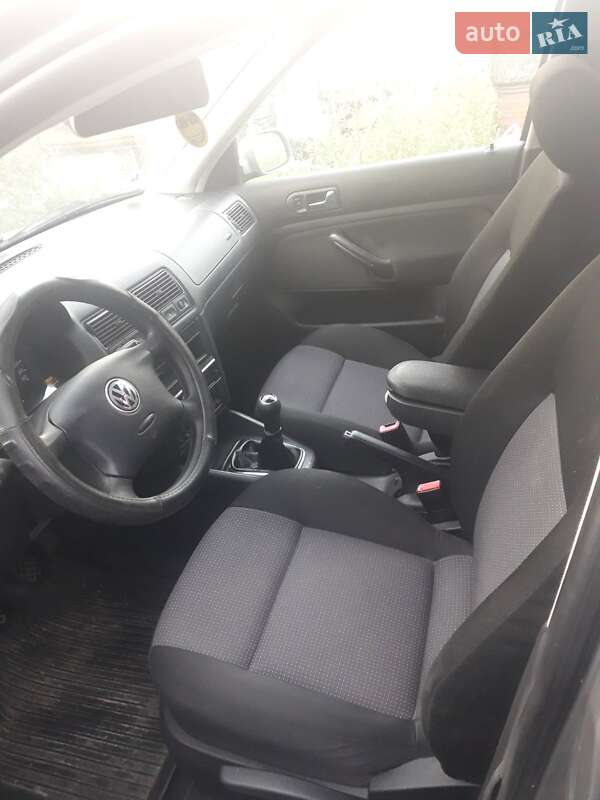 Хетчбек Volkswagen Golf 2002 в Дніпрі