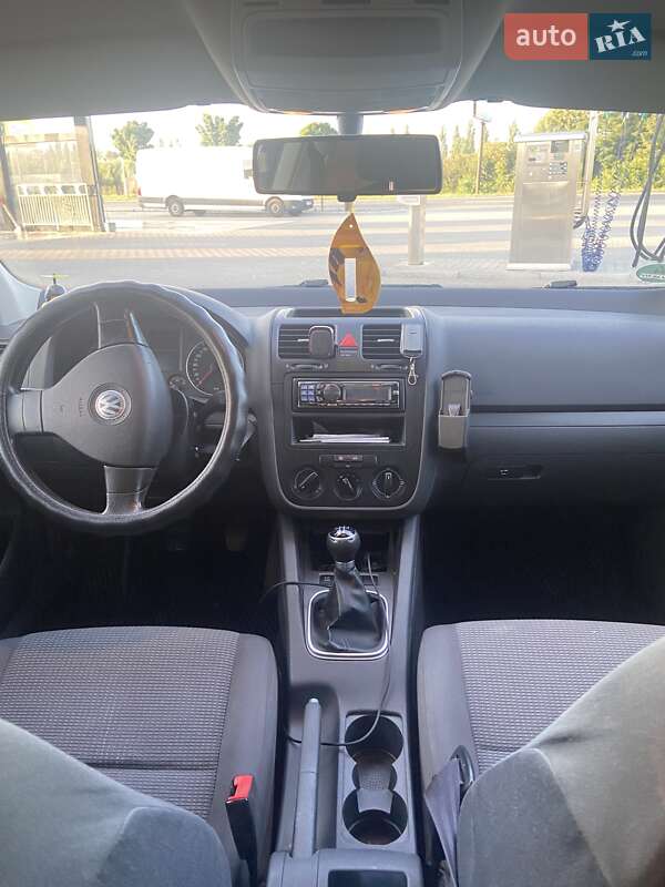 Універсал Volkswagen Golf 2007 в Чернівцях