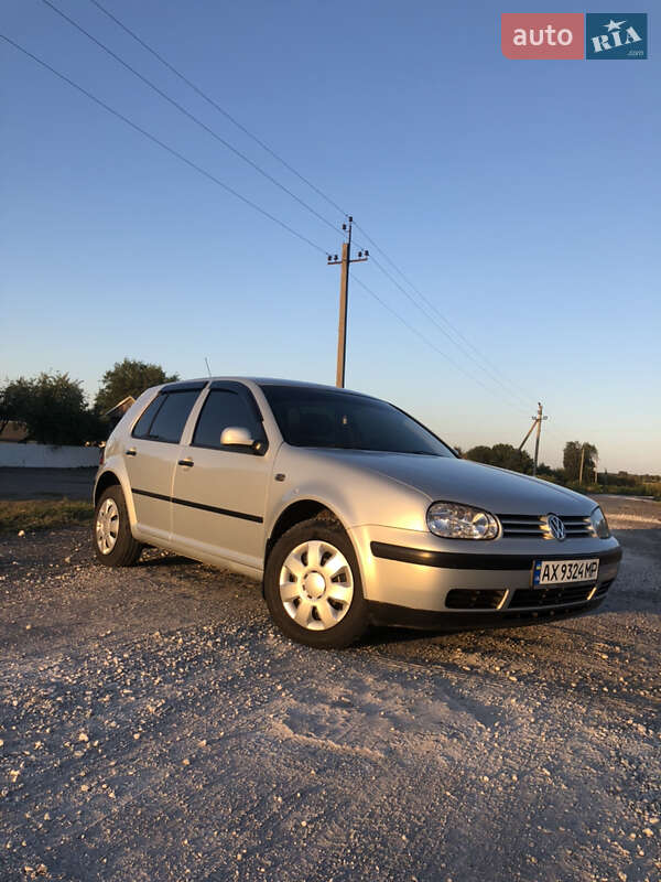 Хэтчбек Volkswagen Golf 1999 в Карловке