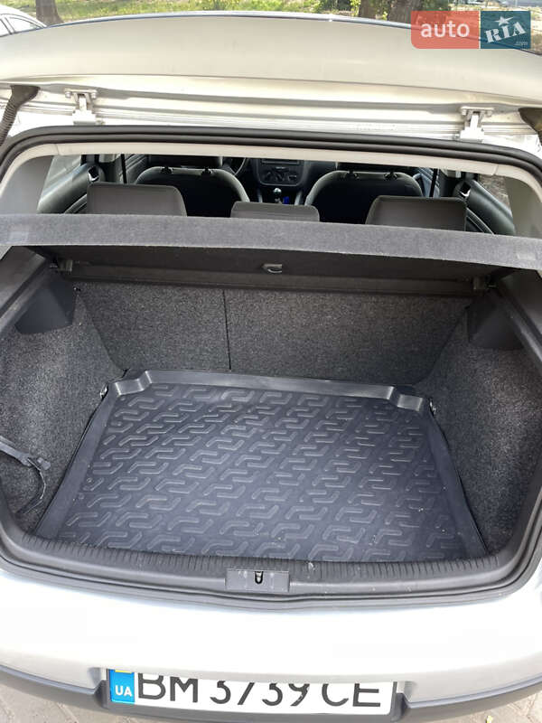 Універсал Volkswagen Golf 2004 в Києві