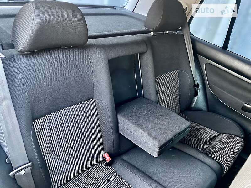 Хэтчбек Volkswagen Golf 2001 в Дрогобыче