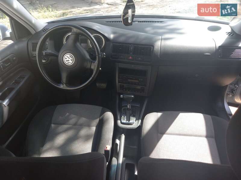 Універсал Volkswagen Golf 2004 в Ємільчиному