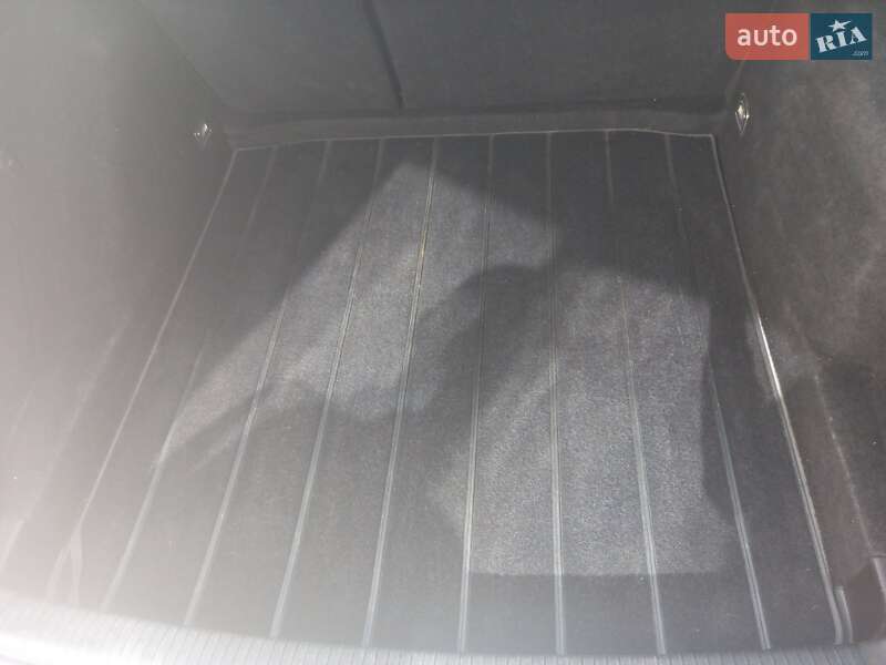 Універсал Volkswagen Golf 2004 в Ємільчиному