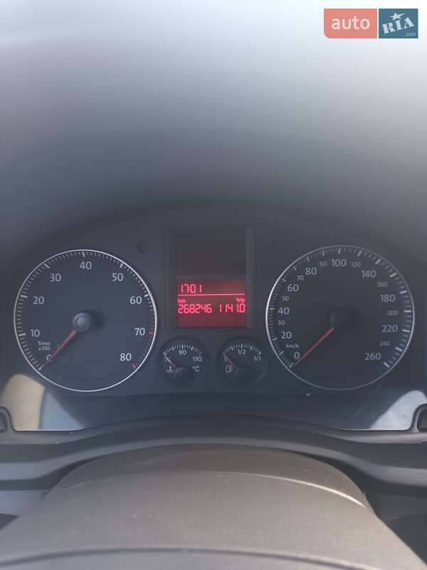 Хетчбек Volkswagen Golf 2004 в Ужгороді