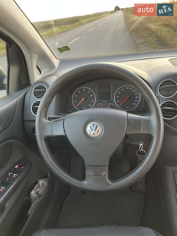 Хетчбек Volkswagen Golf 2005 в Сокалі