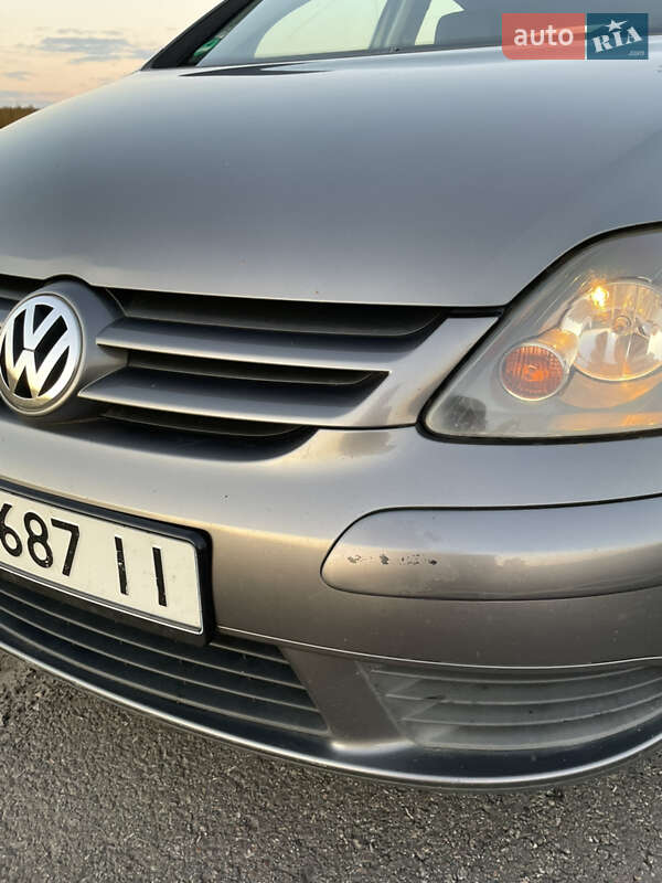 Хетчбек Volkswagen Golf 2005 в Сокалі