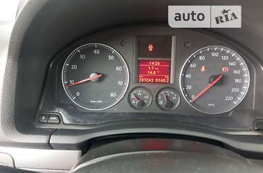 Хэтчбек Volkswagen Golf 2005 в 
