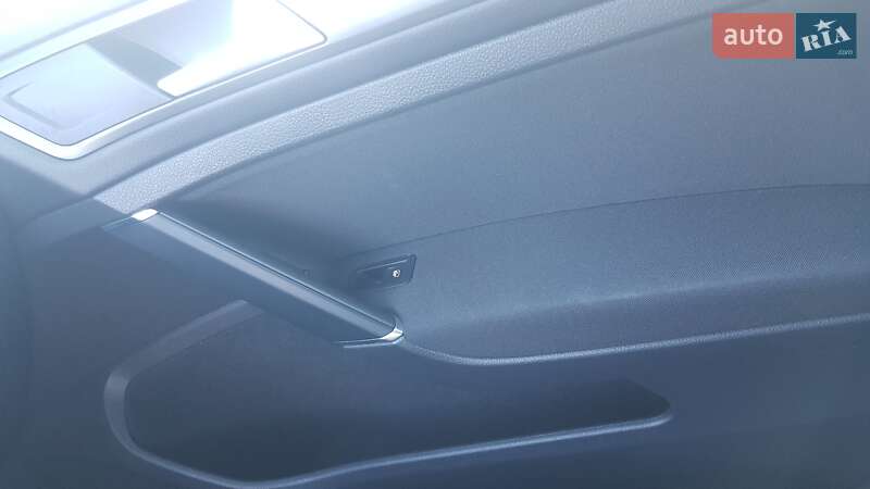 Універсал Volkswagen Golf 2020 в Ужгороді