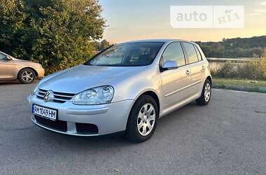 Хэтчбек Volkswagen Golf 2005 в 