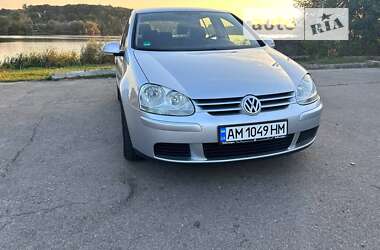 Хэтчбек Volkswagen Golf 2005 в 