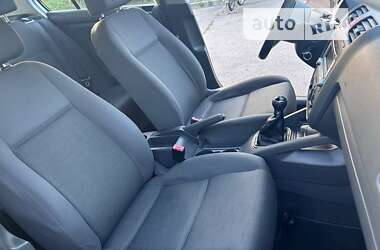 Хэтчбек Volkswagen Golf 2005 в 