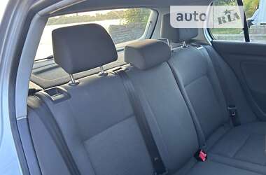 Хэтчбек Volkswagen Golf 2005 в 