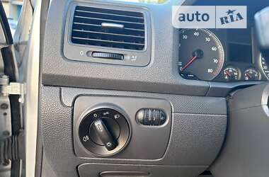 Хэтчбек Volkswagen Golf 2005 в 