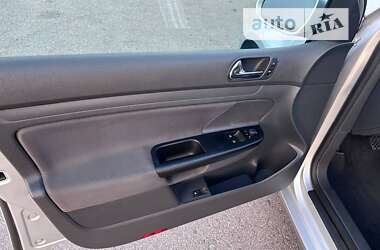 Хэтчбек Volkswagen Golf 2005 в 