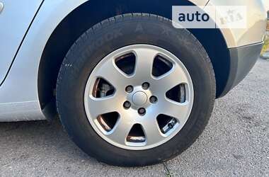 Хэтчбек Volkswagen Golf 2005 в 