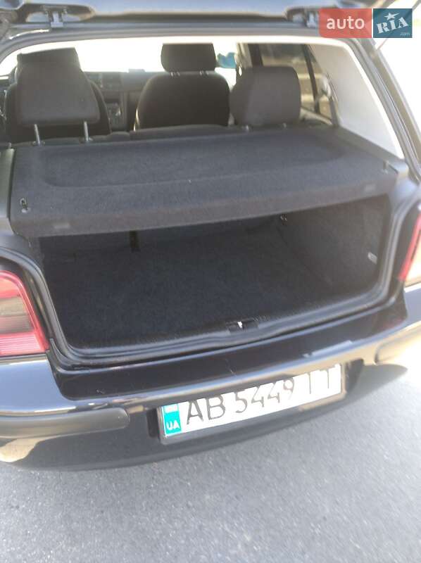 Хетчбек Volkswagen Golf 2001 в Чернівцях