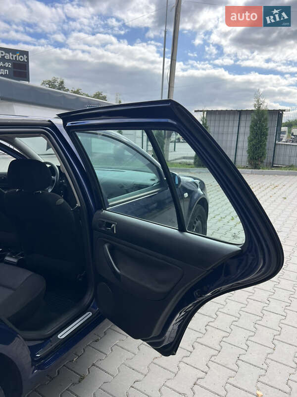 Хетчбек Volkswagen Golf 2001 в Вінниці