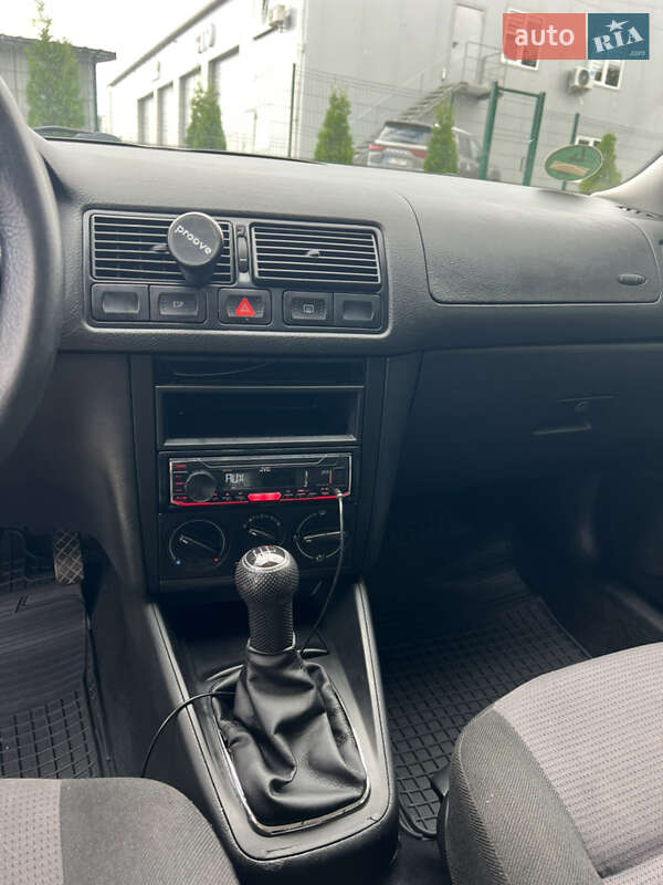 Хетчбек Volkswagen Golf 2001 в Вінниці