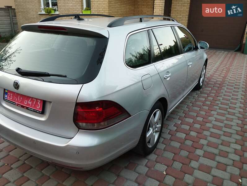 Універсал Volkswagen Golf 2010 в Житомирі