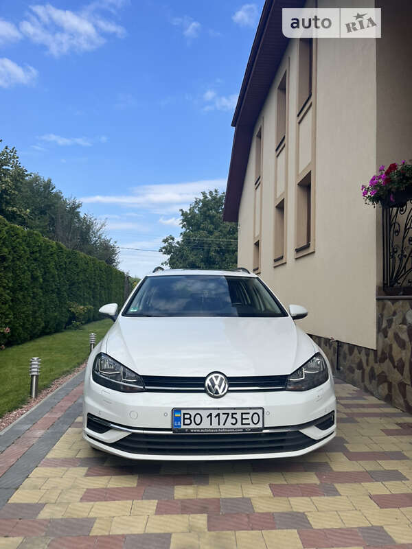 Універсал Volkswagen Golf 2019 в Тернополі