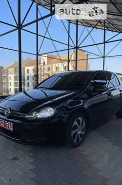 Хэтчбек Volkswagen Golf 2010 в 